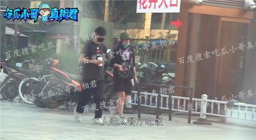 和男朋友街上吃瓜,与男友共享吃瓜时光